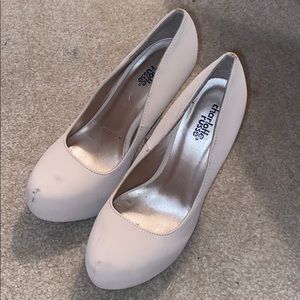 Nude sued high heels